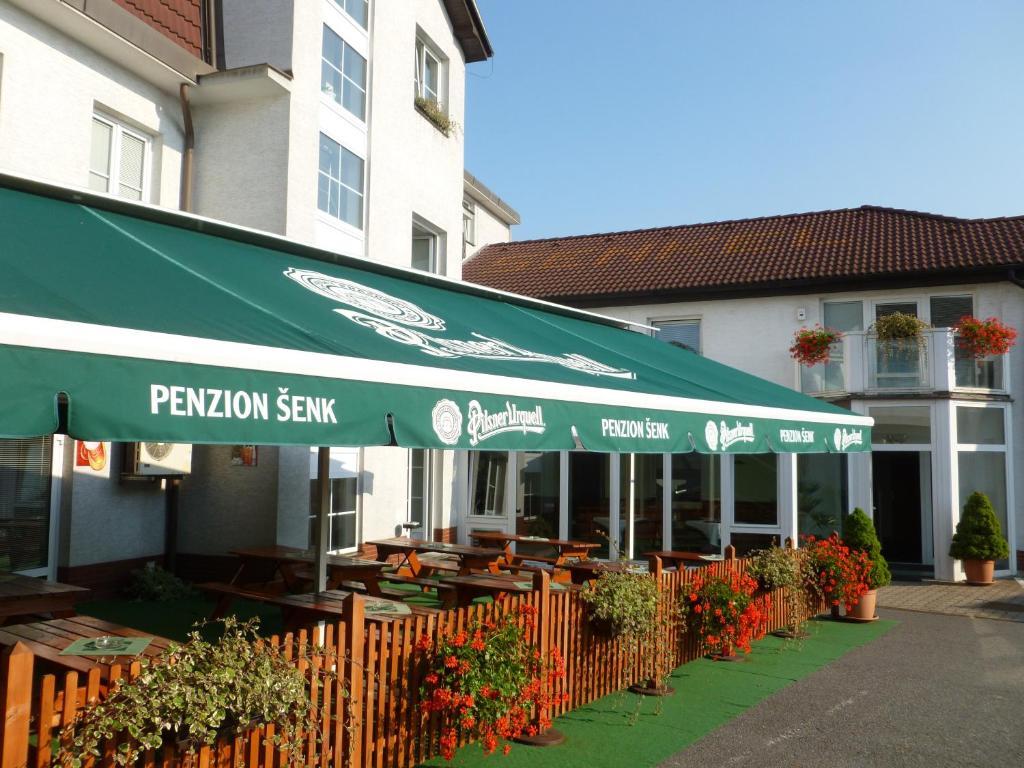 Penzion Senk Pardubice Exteriör bild